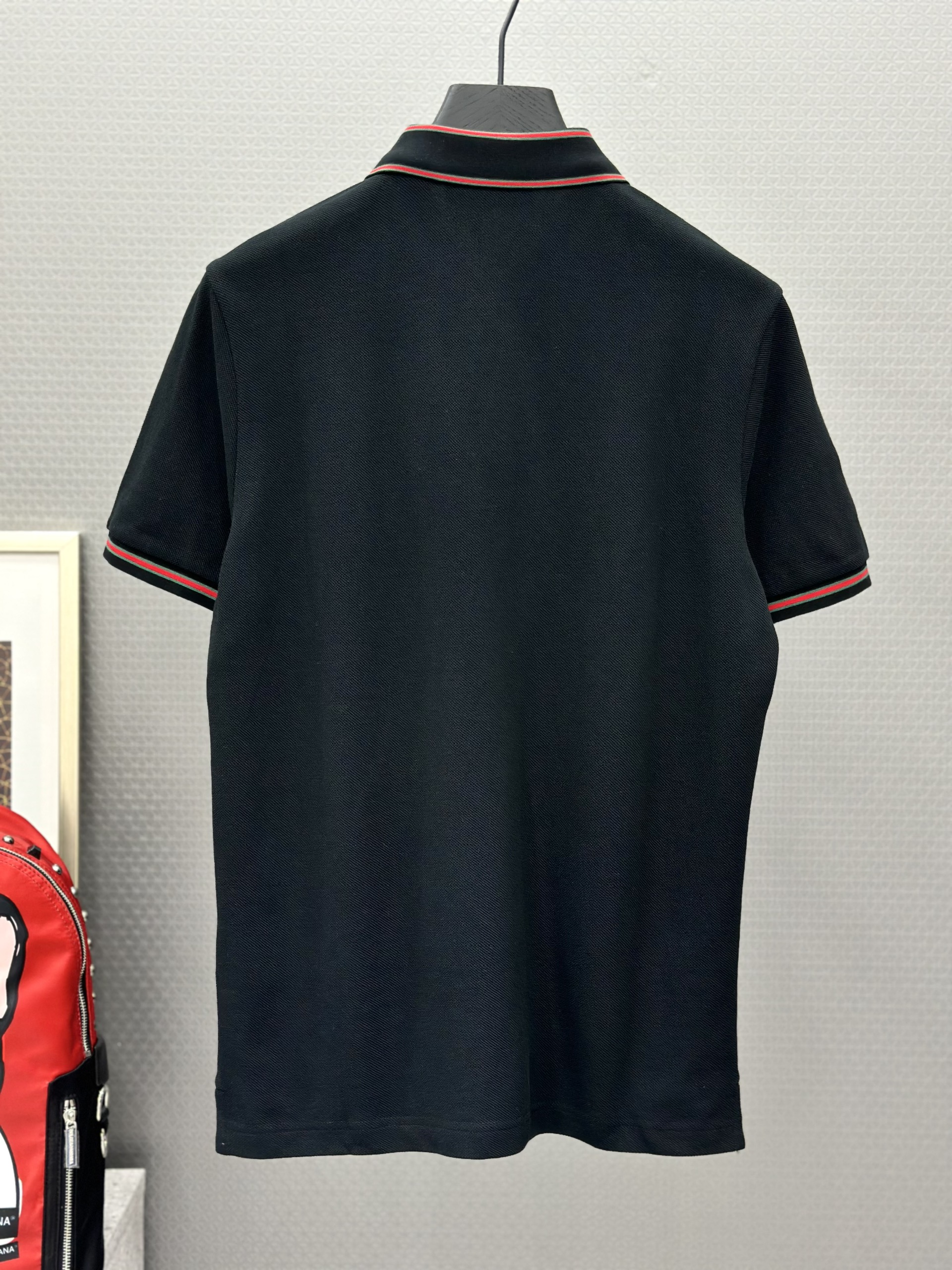 Áo polo Gucci GC logo cổ kẻ viền Đỏ Like Auth 1-1 on web VTN